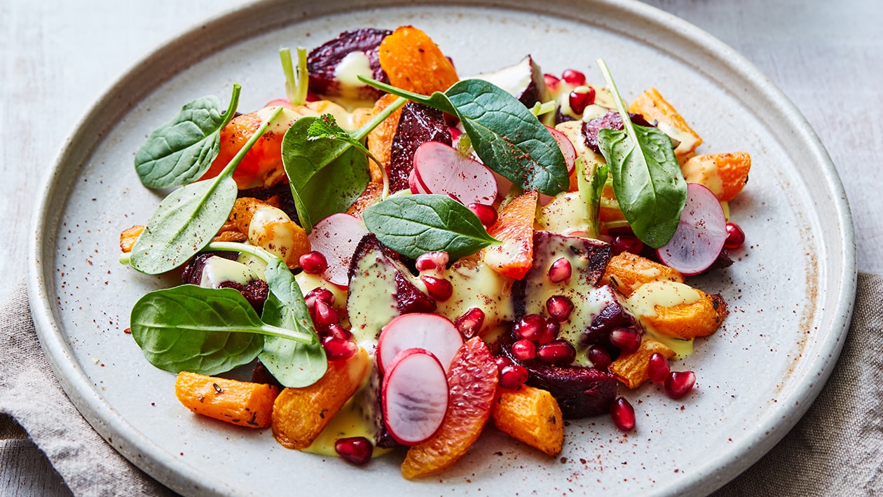 Geroosterde bieten en bospeen salade met sumak